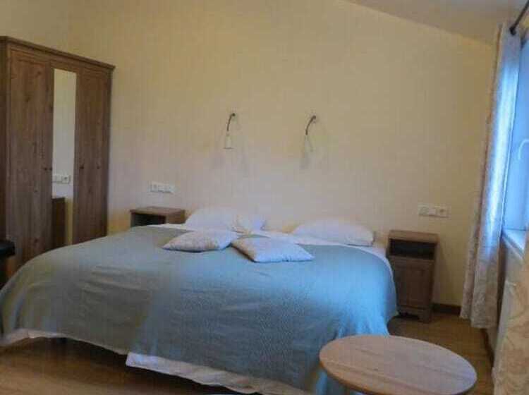 اتاق استاندارد سه نفره, Guesthouse Vellir