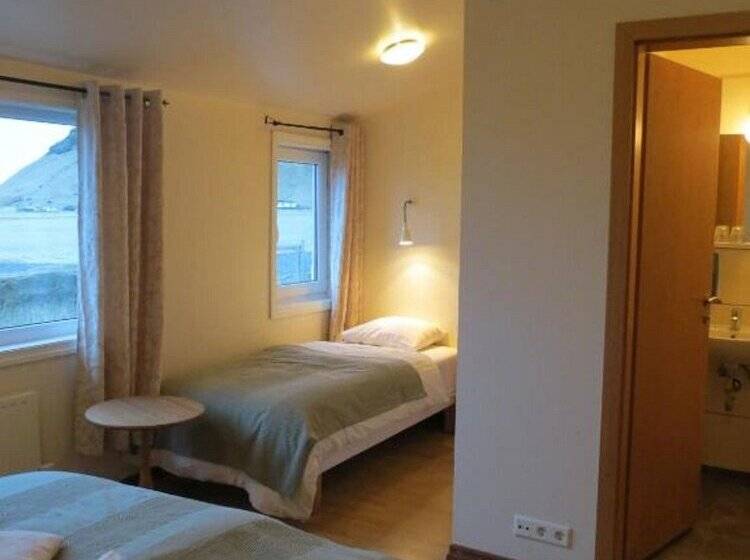 اتاق استاندارد سه نفره, Guesthouse Vellir