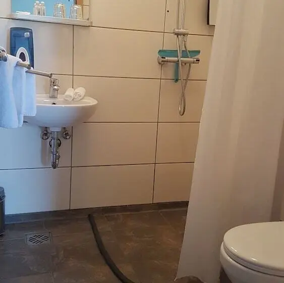 اتاق استاندارد یک تخته با سرویس بهداشتی مشترک, Guesthouse Vellir