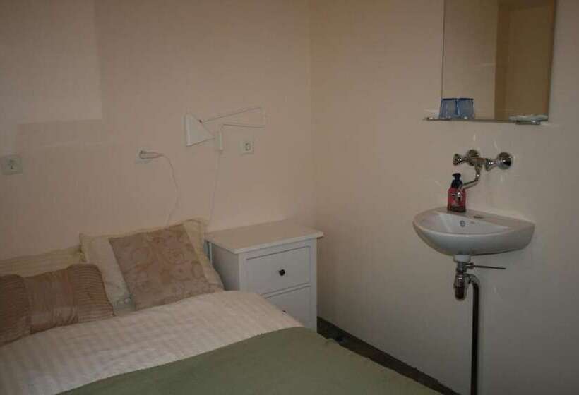 اتاق استاندارد یک تخته با سرویس بهداشتی مشترک, Guesthouse Vellir