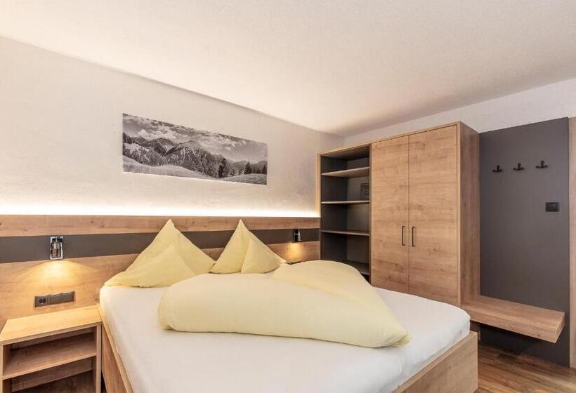 غرفة قياسية ثلاثية, Haus Manfred