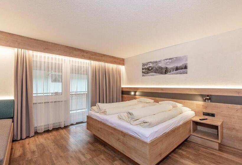 חדר סטנדרט לשלושה, Haus Manfred