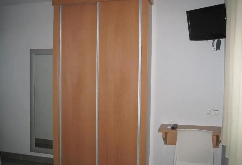 スタンダードトリプルルーム, Hostal Ducal