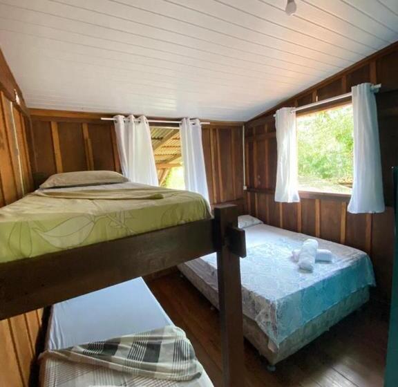 带阳台标准四人间, Pousada Recanto Tropical