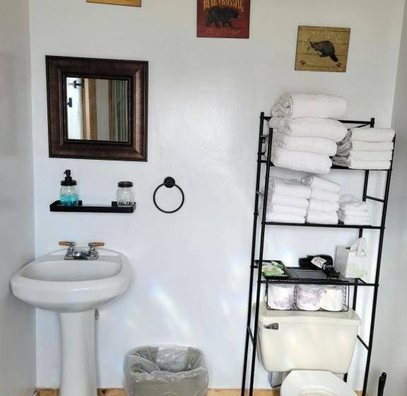 غرفة عائلية, Duck Lake Lodge