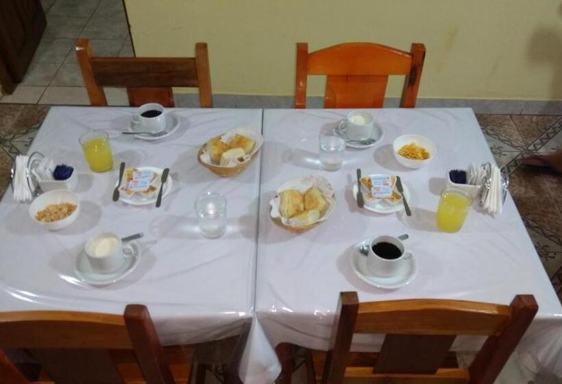 غرفة قياسية ثلاثية, La Familia