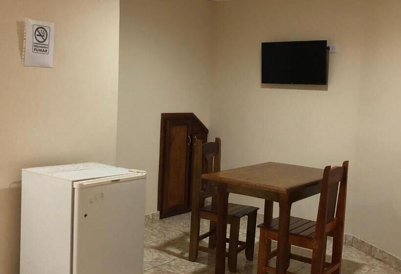 غرفة قياسية ثلاثية, La Familia