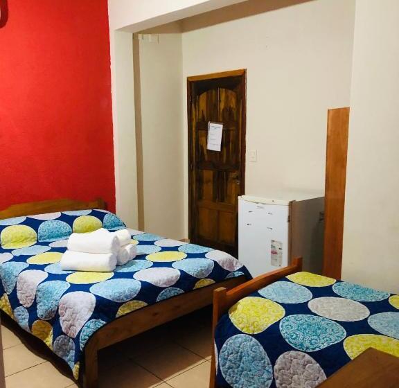 غرفة قياسية ثلاثية, La Familia