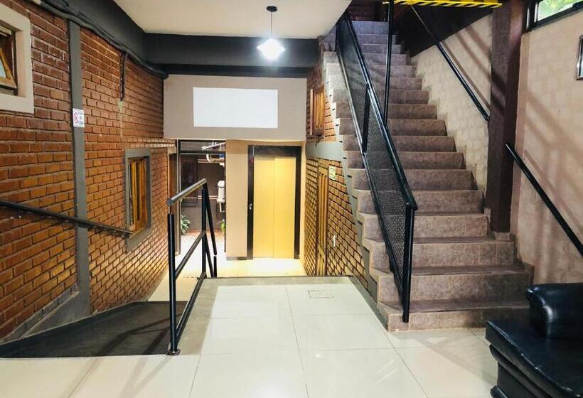 غرفة إقتصادية رباعية, La Familia