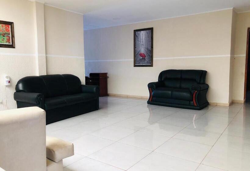 غرفة عائلية, La Familia