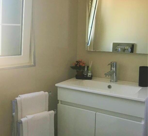 חדר סטנדרט, O Pátio