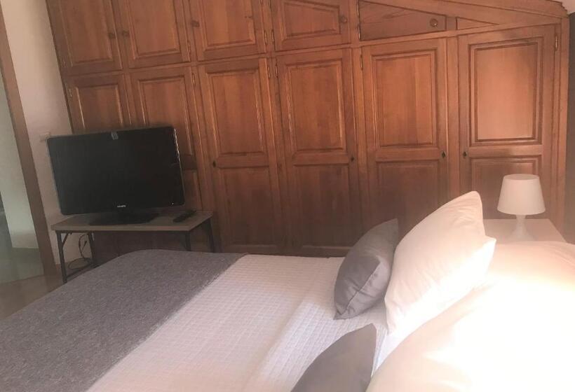 חדר סטנדרט, O Pátio