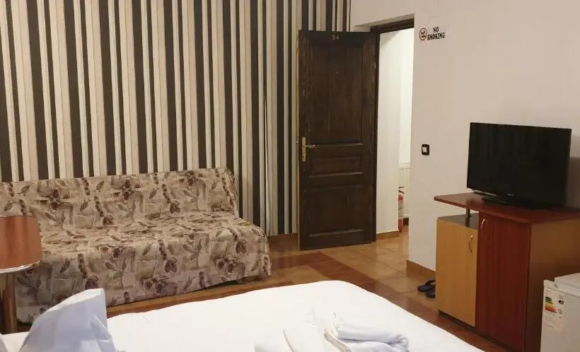 Villa 5 Makuuhuonetta, Pensiunea Eliza