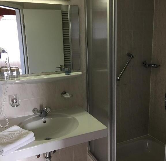 غرفة قياسية مزوَّدة بشُرفة, Pension Wachter