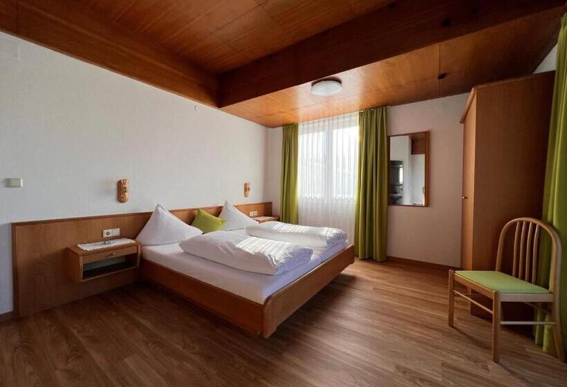 غرفة قياسية ثلاثية مزودة بشرفة, Pension Wachter