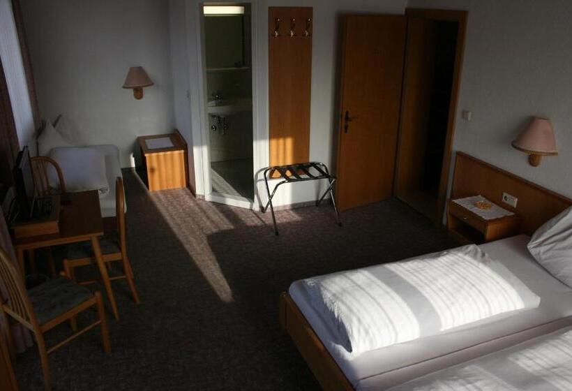 Трехместный Номер Стандарт с Балконом, Pension Wachter