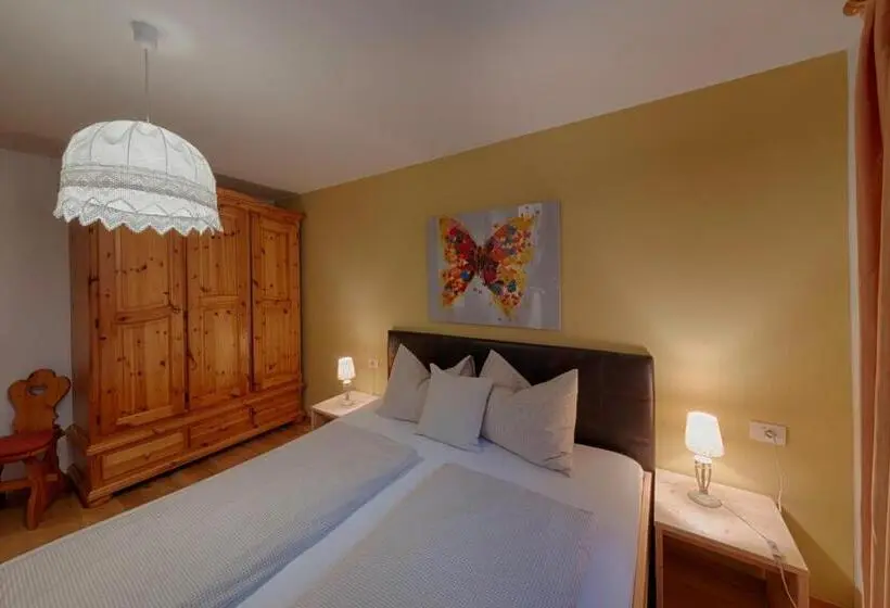 Huoneisto 3 Makuuhuonetta, Residence Obermoarhof   Comfortable Apartments For Families, Swimmingpool, Playing Grounds, Almencar