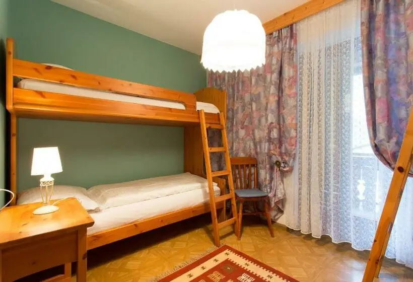 Huoneisto 3 Makuuhuonetta, Residence Obermoarhof   Comfortable Apartments For Families, Swimmingpool, Playing Grounds, Almencar