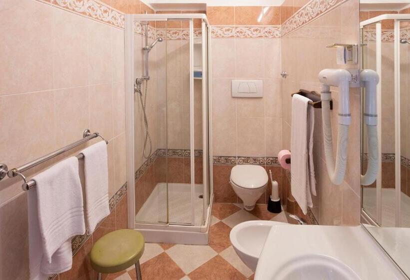 شقة غرفتين نوم مطلة على الحديقة, Residence Villa Elena