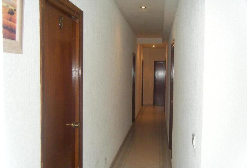 חדר סטנדרט לשלושה, Hostal Muriel