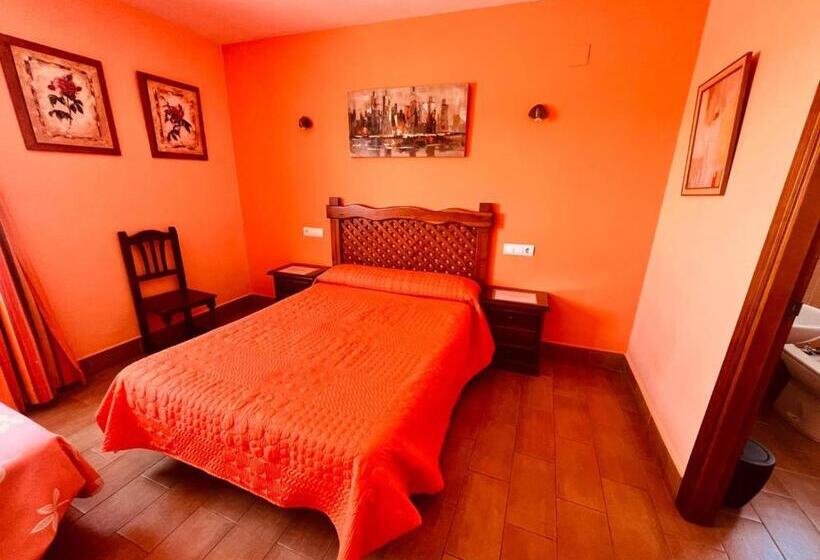 חדר סטנדרט לשלושה, Hostal Muriel