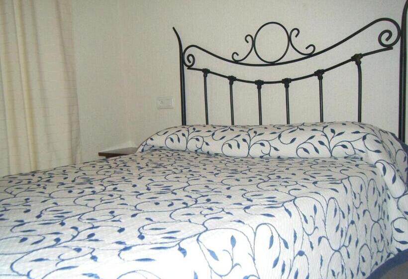 Номер Стандарт Трехместный, Hostal Muriel