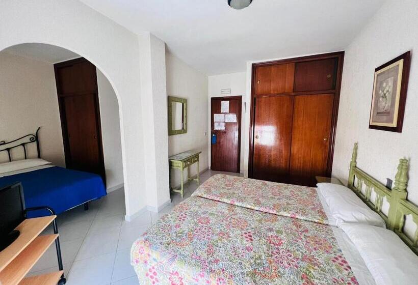 חדר משפחתי, Hostal Muriel