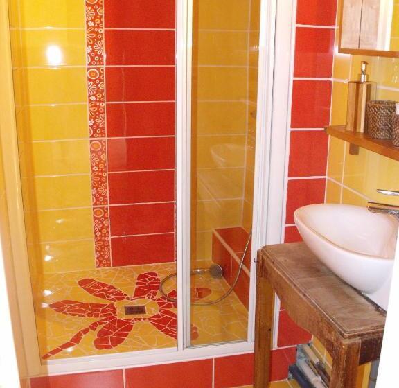 חדר סטנדרט לארבעה, La Flambée