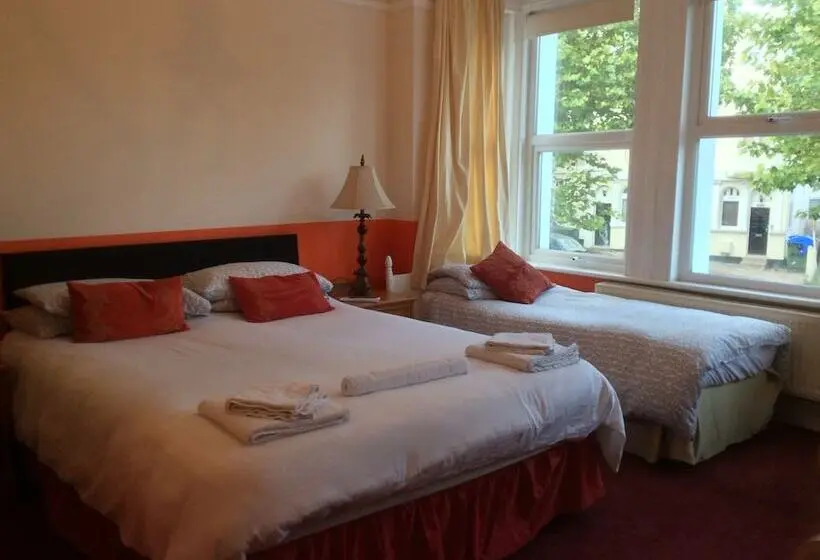 ファミリールーム, Malvern Lodge Guest House  Close To Beach, Train Station & Southend Airport