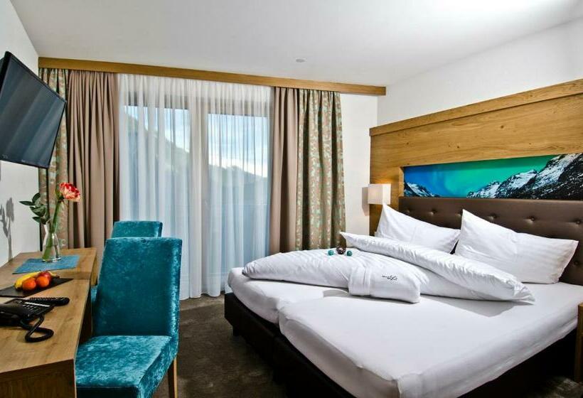 Номер Стандарт, Wolfs Aparts + More