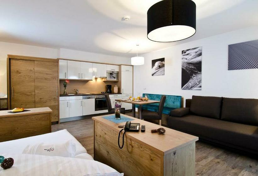 Студия Стандарт, Wolfs Aparts + More