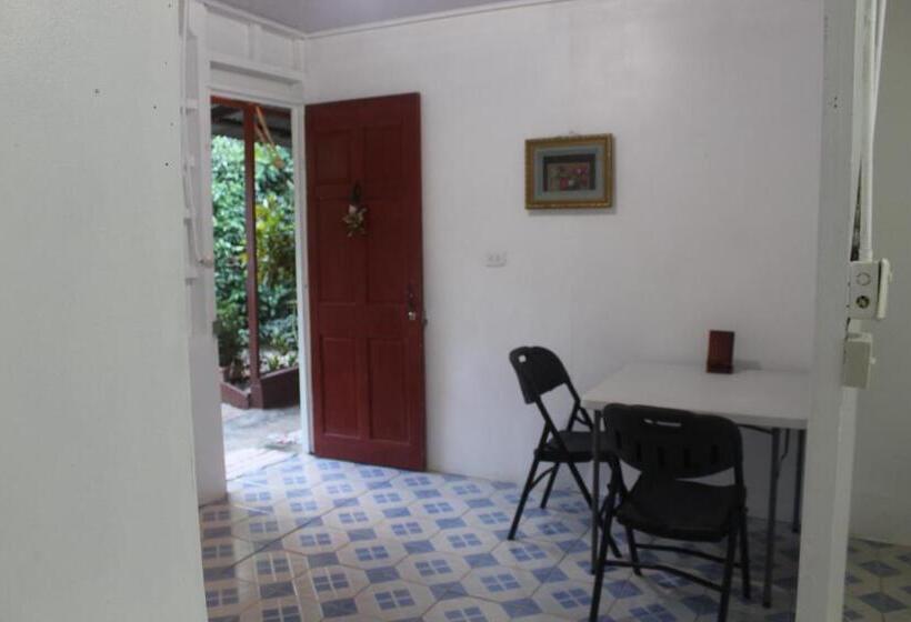 エコノミールーム, Mirians Place Drake