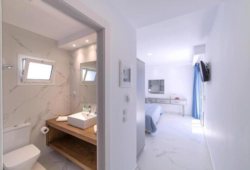 غرفة ديلوكس مطلّة علي البحر, Naiades Marina