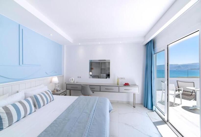 غرفة ديلوكس مطلّة علي البحر, Naiades Marina