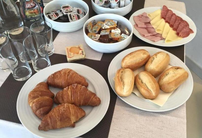 Camera Quadrupla Standard con Balcone, B&b Maya