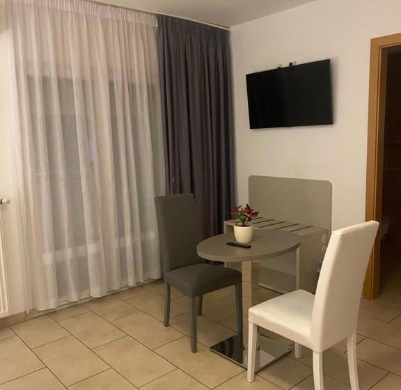 Camera Quadrupla Standard con Balcone, B&b Maya