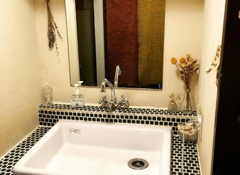 バスルーム共有のトリプルスタンダード, Guesthouse Kioto