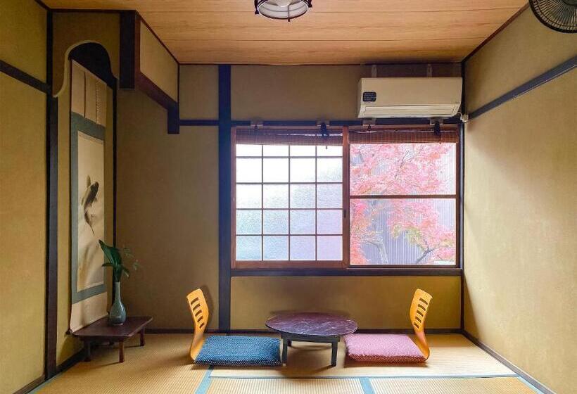 اتاق استاندارد سه تخته با سرویس بهداشتی مشترک, Guesthouse Kioto