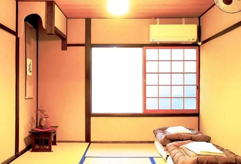 バスルーム共有のトリプルスタンダード, Guesthouse Kioto