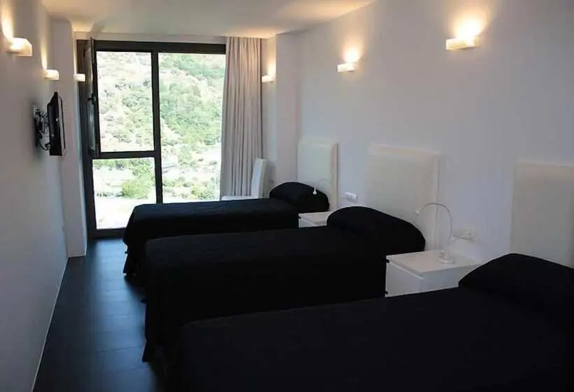 اتاق استاندارد سه نفره, Hostal Tres Campanas