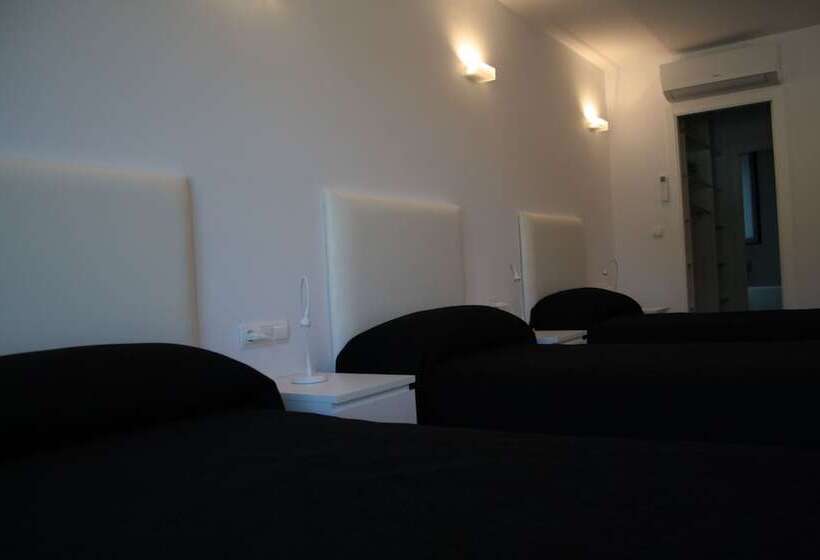 Номер Стандарт Трехместный, Hostal Tres Campanas