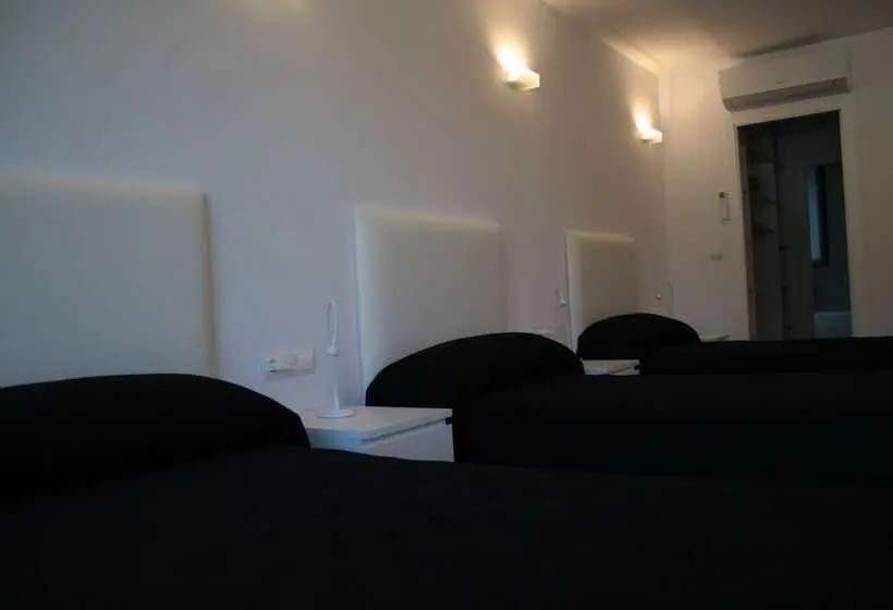 اتاق استاندارد سه نفره, Hostal Tres Campanas