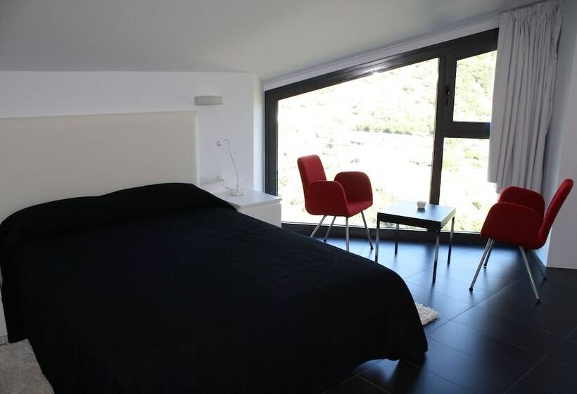 Четырехместный Номер Стандарт, Hostal Tres Campanas