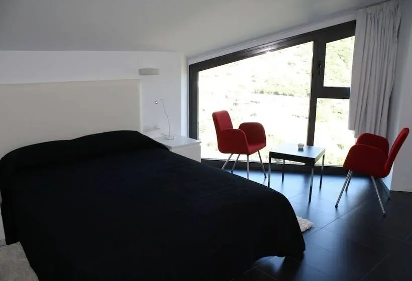 اتاق استاندارد چهار تخته, Hostal Tres Campanas