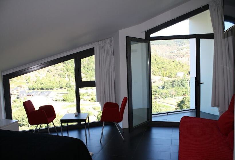 Четырехместный Номер Стандарт, Hostal Tres Campanas