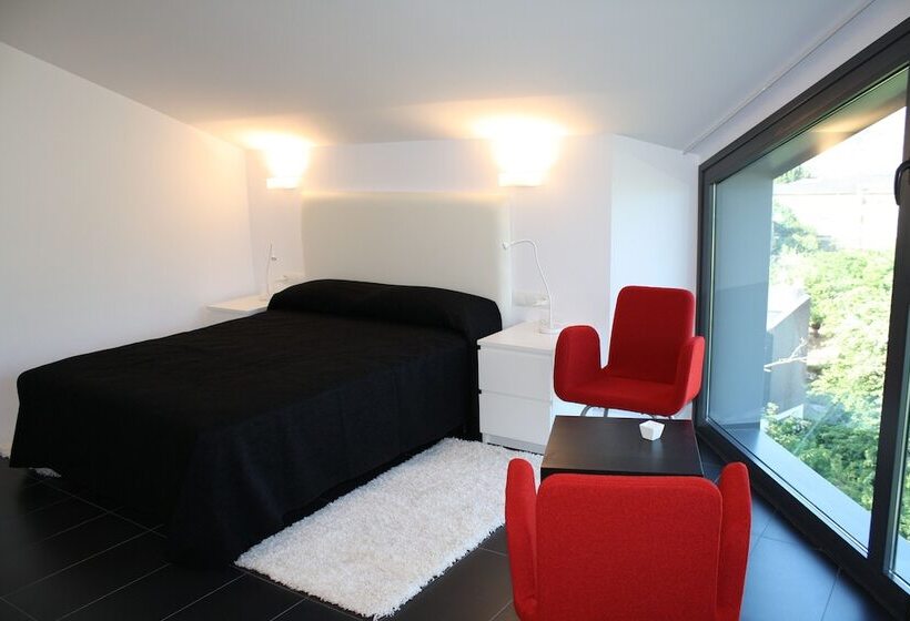 Четырехместный Номер Стандарт, Hostal Tres Campanas