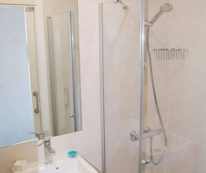اتاق استاندارد یک نفره, Hostal Tres Campanas