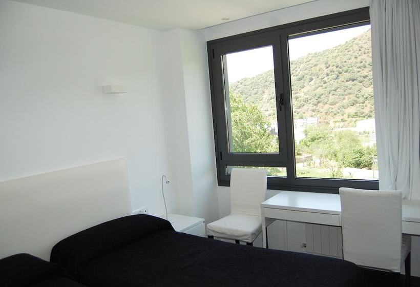 Номер Стандарт, Hostal Tres Campanas