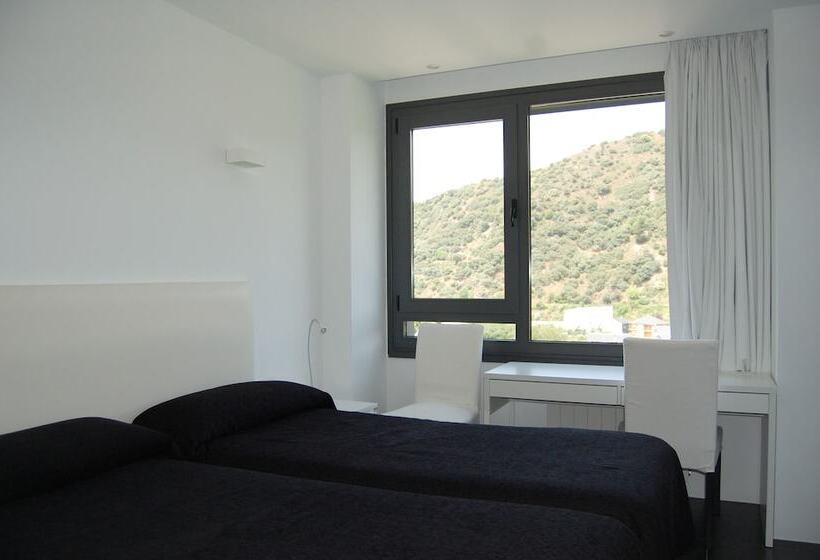 Номер Стандарт, Hostal Tres Campanas