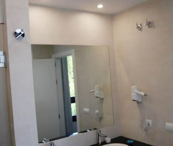 اتاق کلاسیک چهارنفره, Hostal Tres Campanas